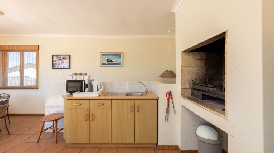 6 Bedroom Property for Sale in Struisbaai Western Cape